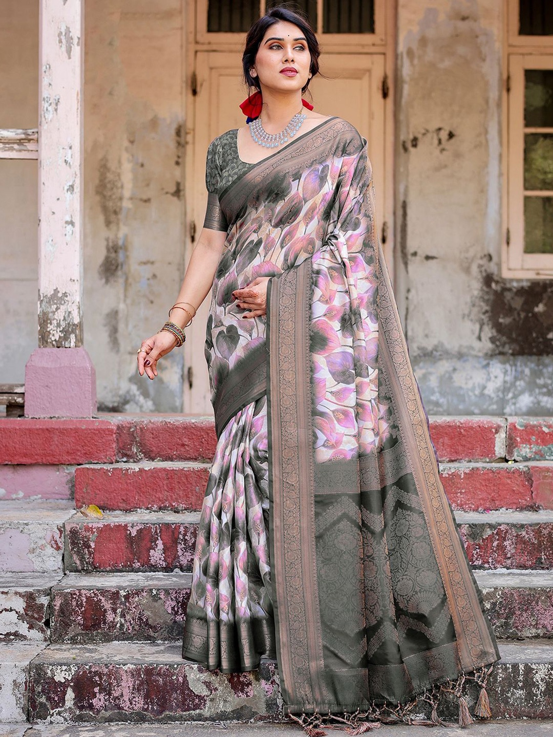 

DIVASTRI Woven Design Zari Pure Silk Paithani Saree, White
