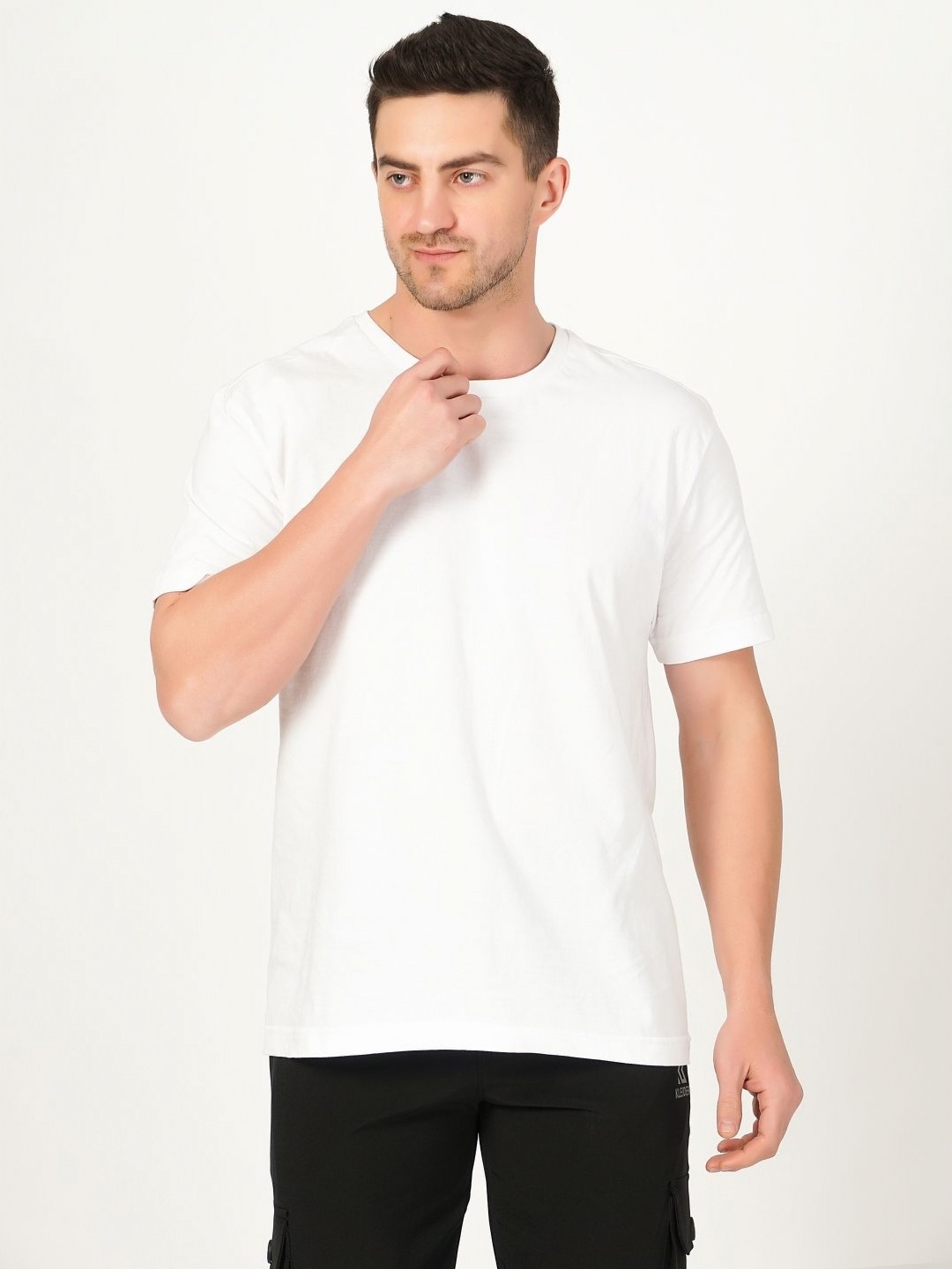 

Ghumakkad Men Pockets T-shirt, White