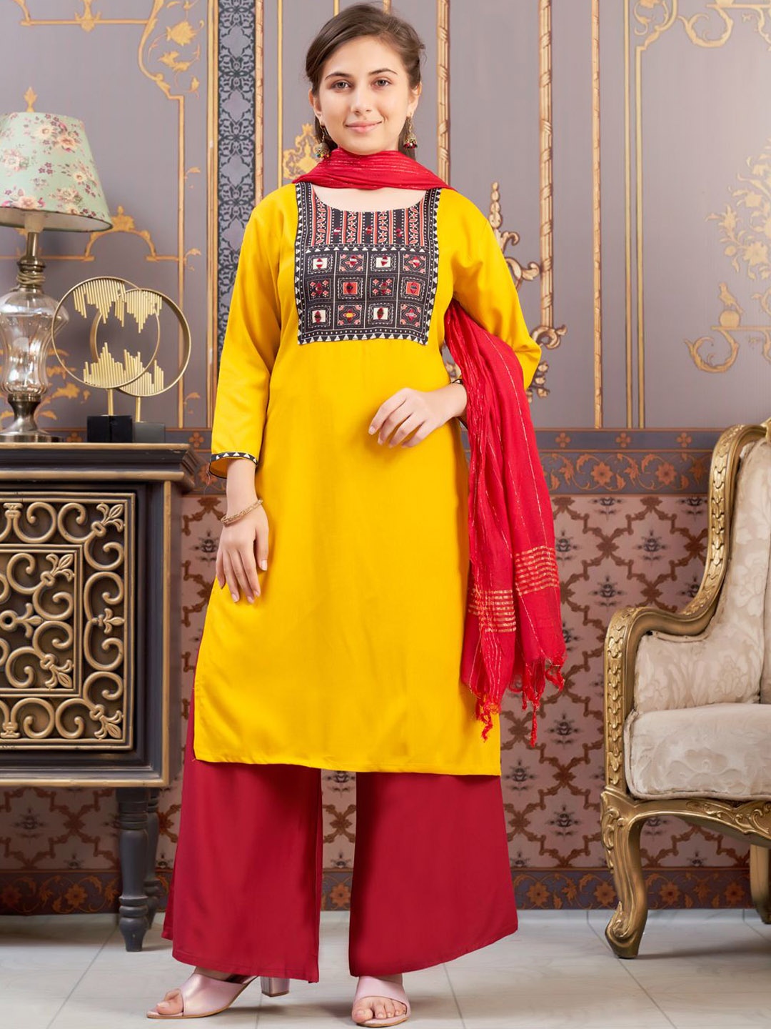 

Sangria Girls Floral Printed Straight Kurta, Yellow