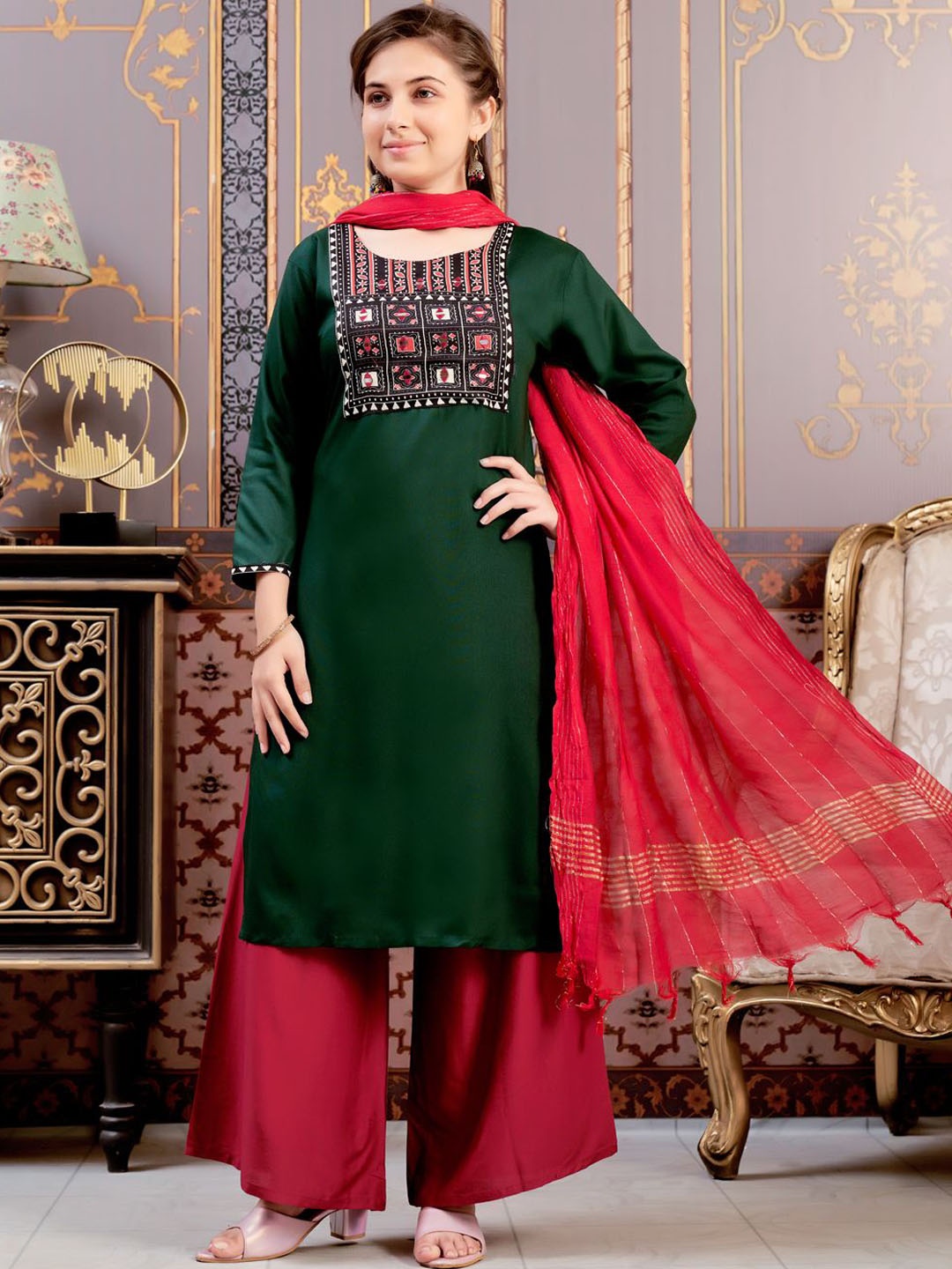 

BAESD Girls Geometric Embroidered Kurta, Green