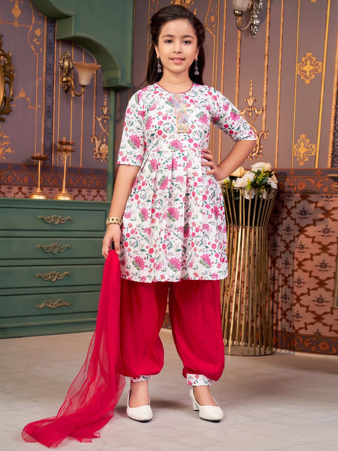 

Sangria Girls Floral Printed Anarkali Kurti And Patiala & Dupatta, Pink