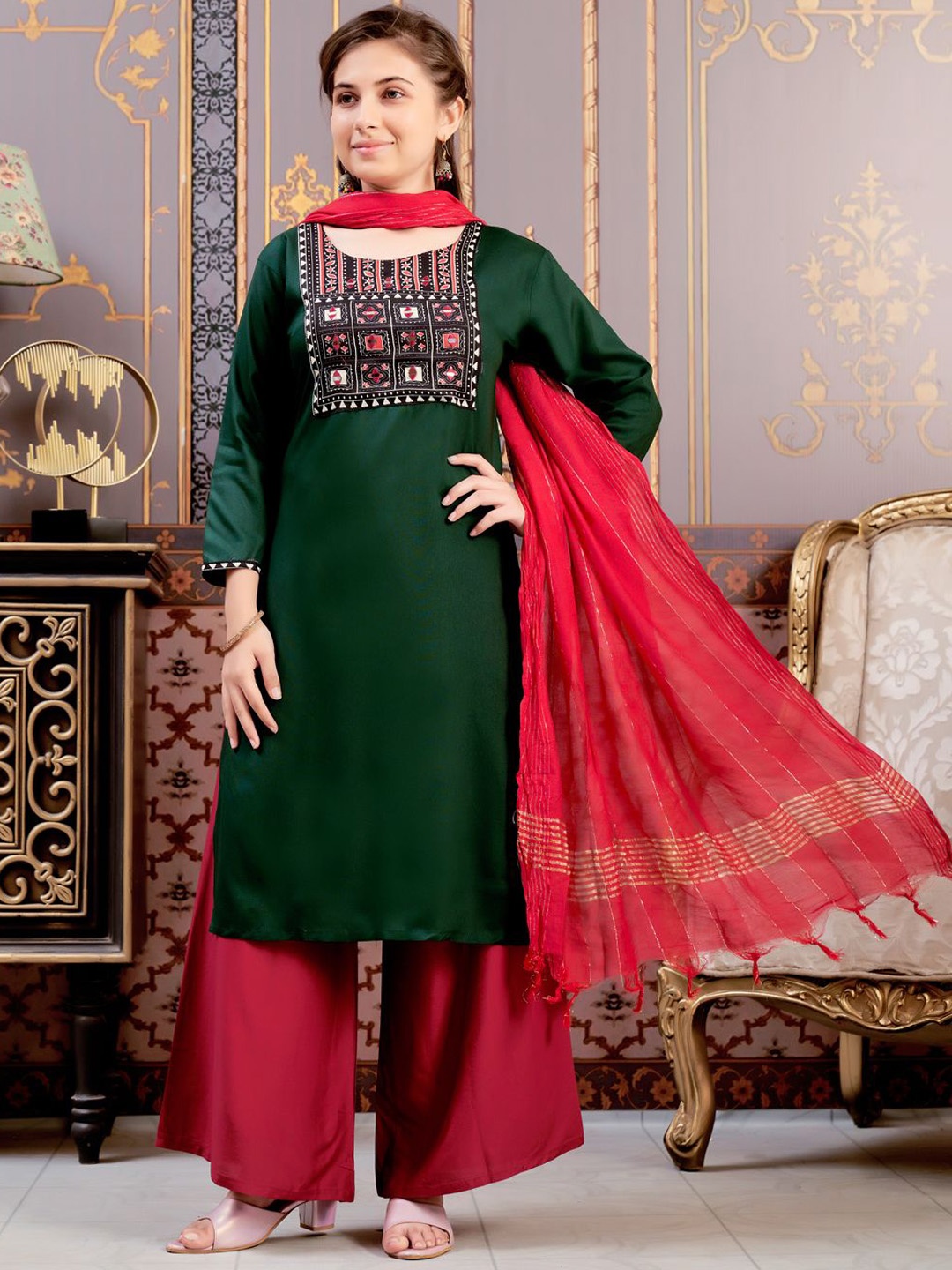 

Sangria Girls Floral Printed Straight Kurta, Green