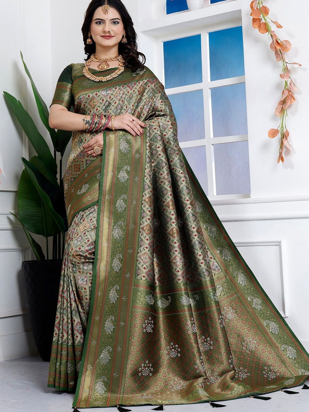 

K 5 Fashion Woven Design Zari Pure Cotton Saree, Green