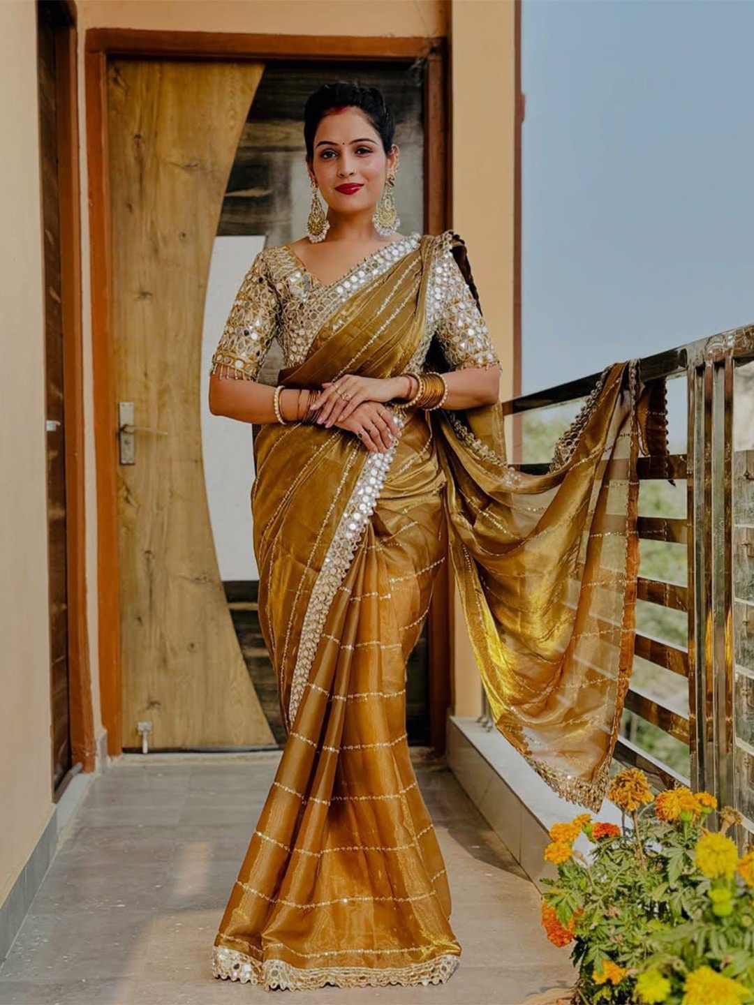 

MANSUBHA Embellished Mirror Work Tissue Saree, Yellow