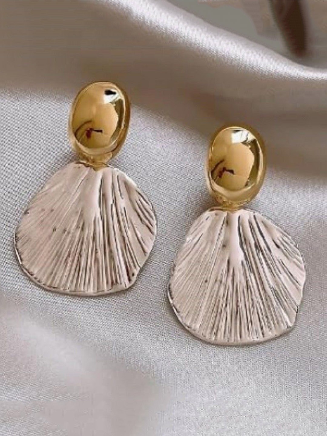 

M55 Contemporary Studs Earrings, Gold