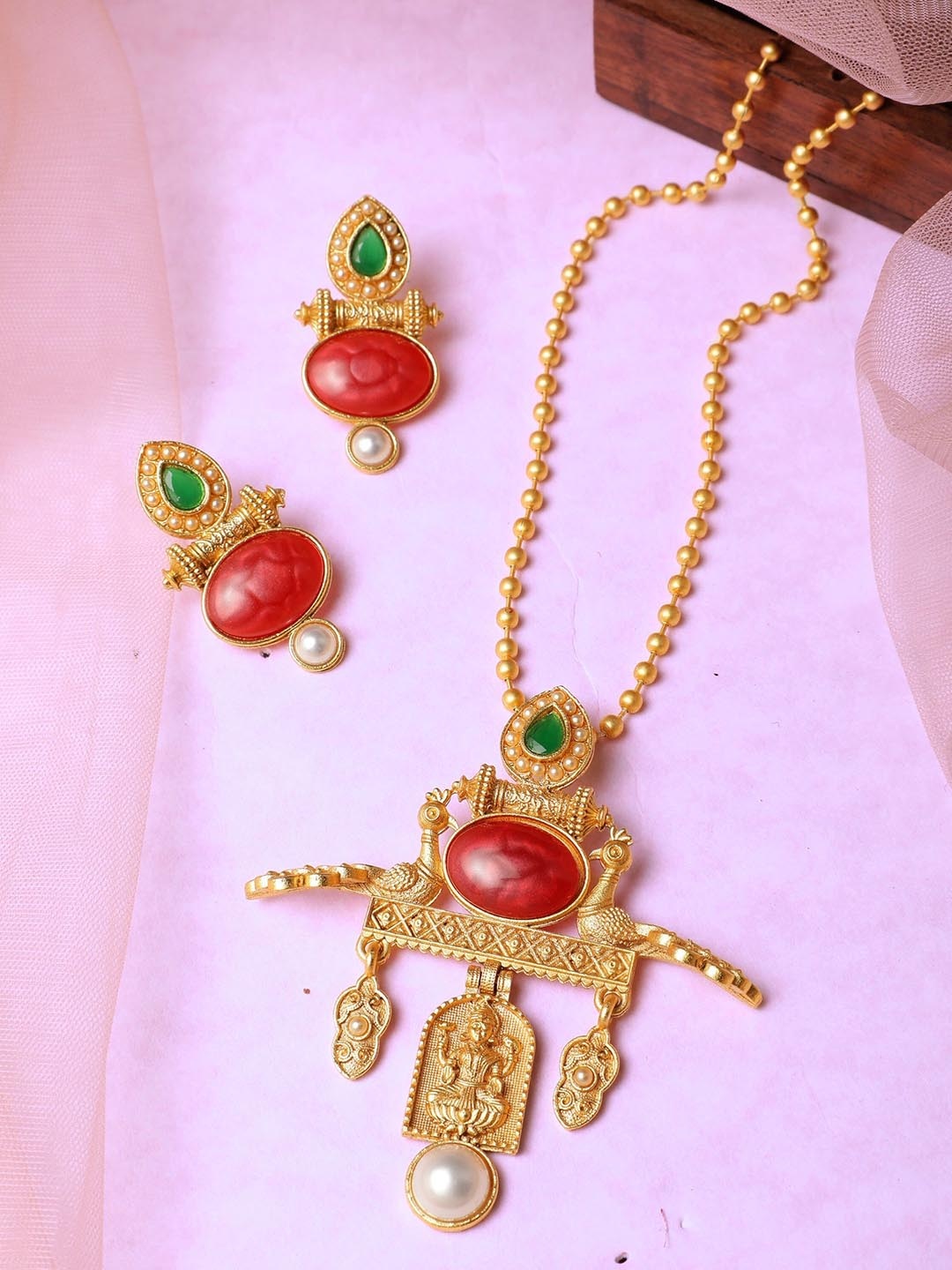 

ORANGENYSHA Gold-Plated Kundan-Studded & Beaded Jewellery Set, Red