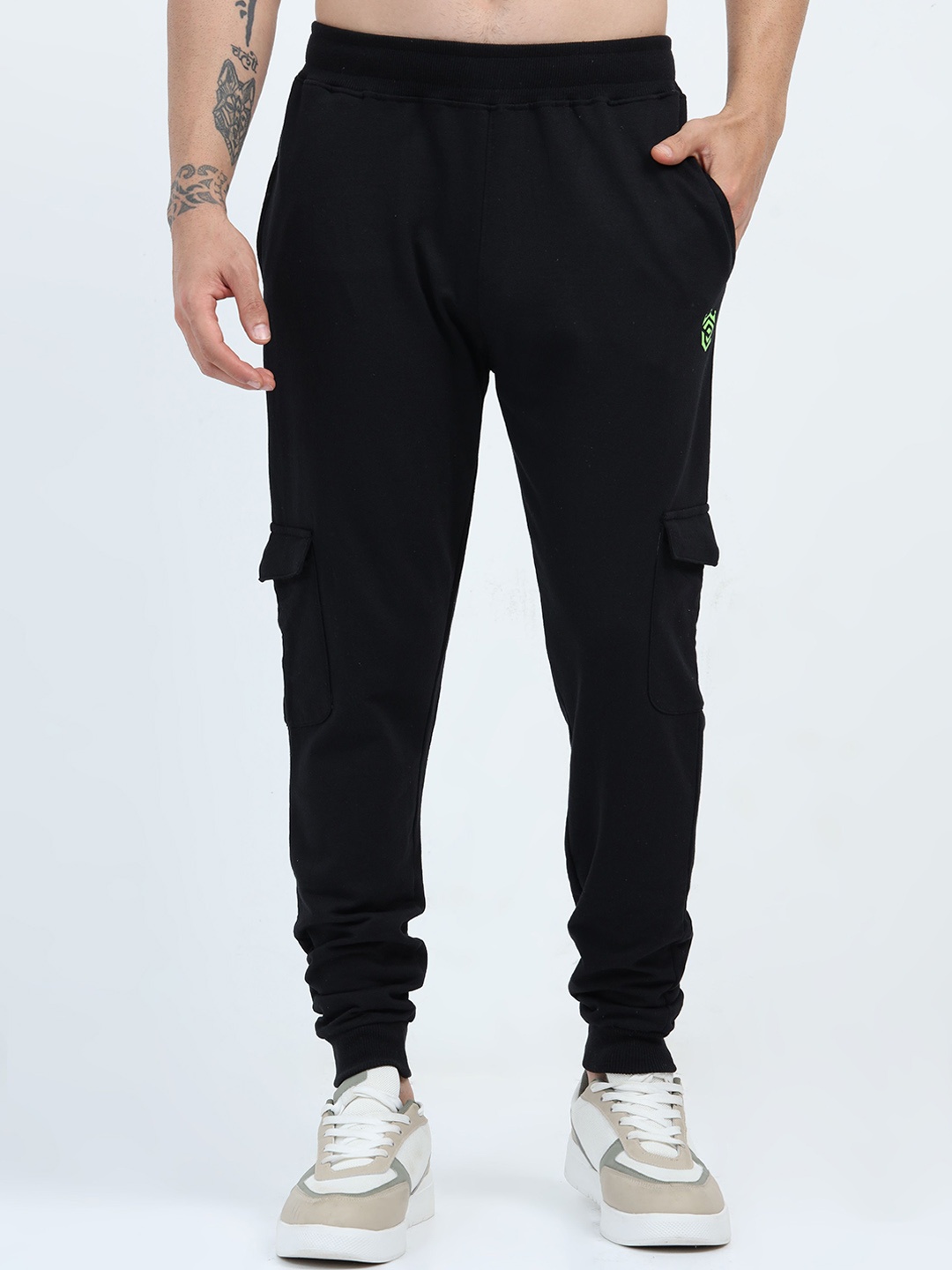 

ESSPOIRE Men Mid Rise Cargos, Black