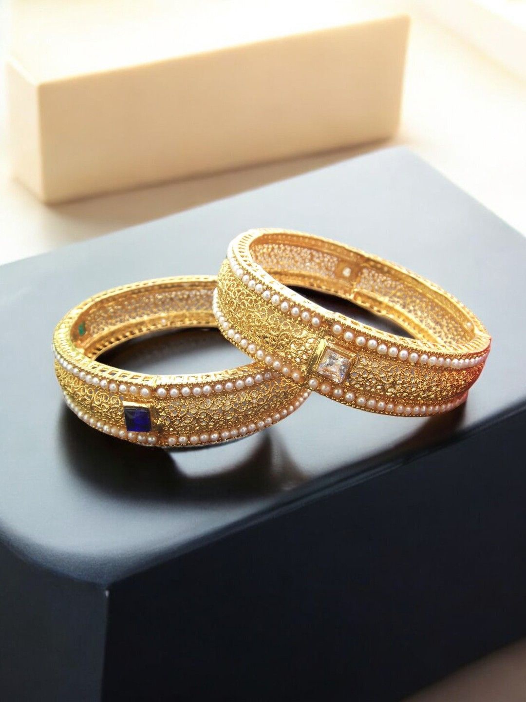 

FEMMIBELLA Set Of 2 Gold-Plated Stones & Beads Studded Bangles