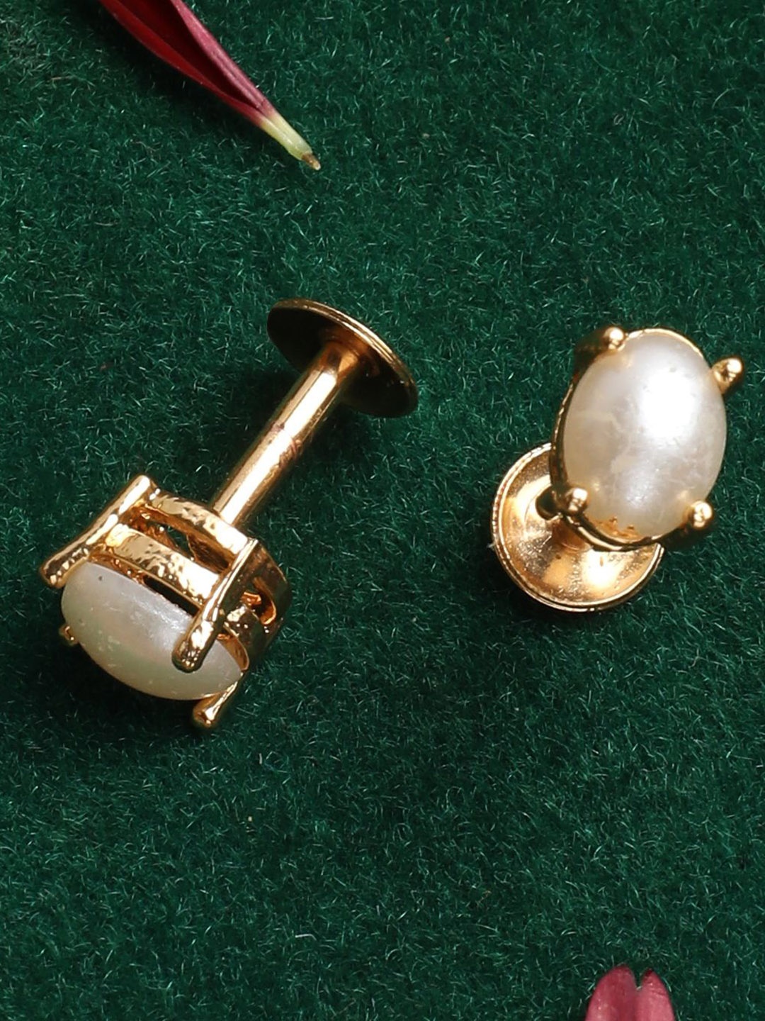

NILA Contemporary Studs Earrings, Gold