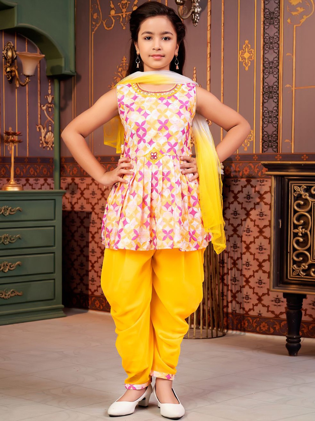 

Sangria Girls Embroidered Dhoti Kurta Set With Dupatta, Yellow