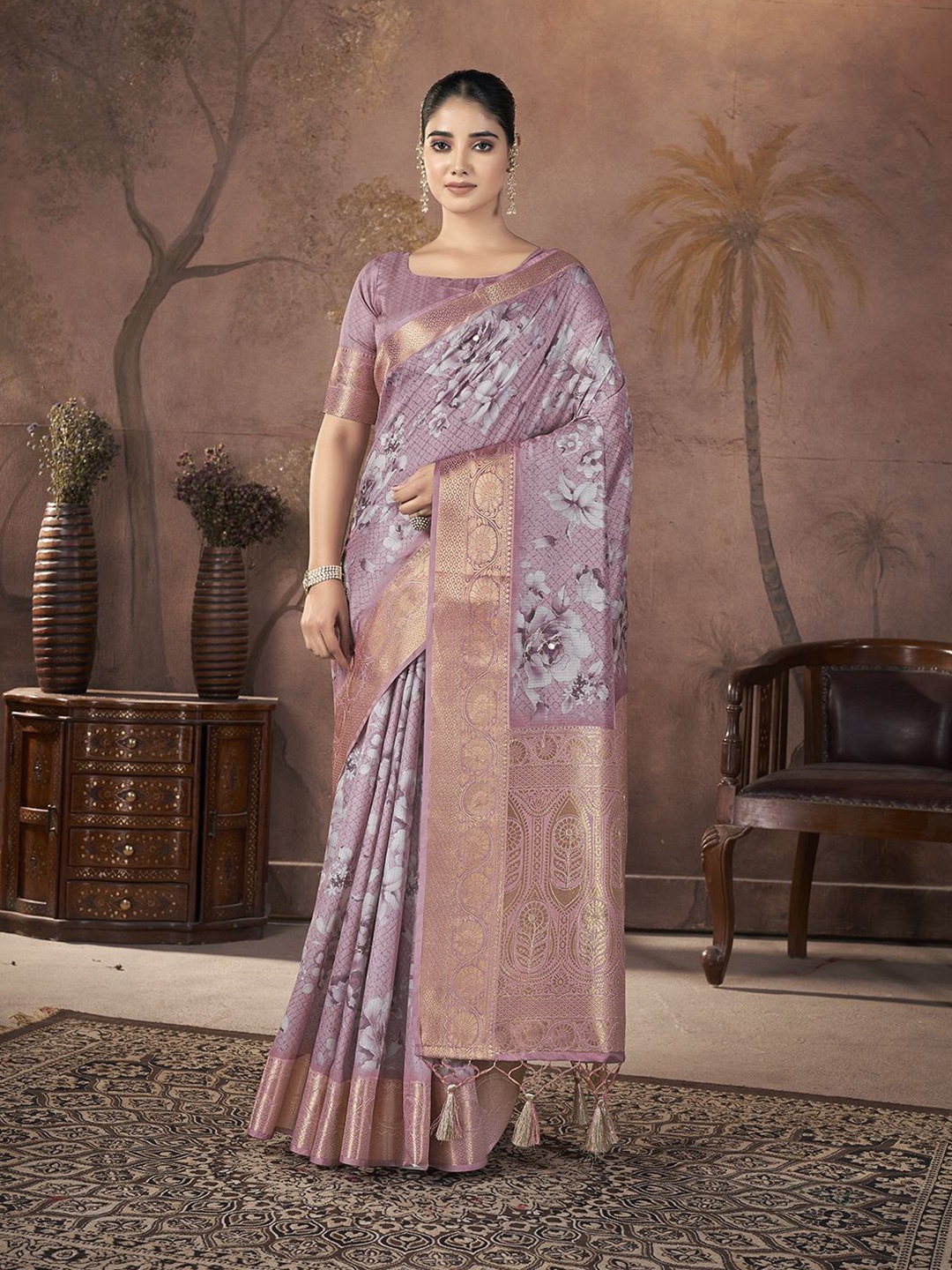 

Mitera Floral Zari Pure Silk Banarasi Saree, Pink