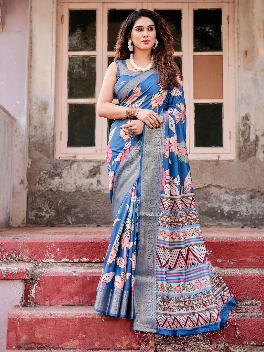 

DIVASTRI Woven Design Zari Silk Blend Paithani Saree, Blue