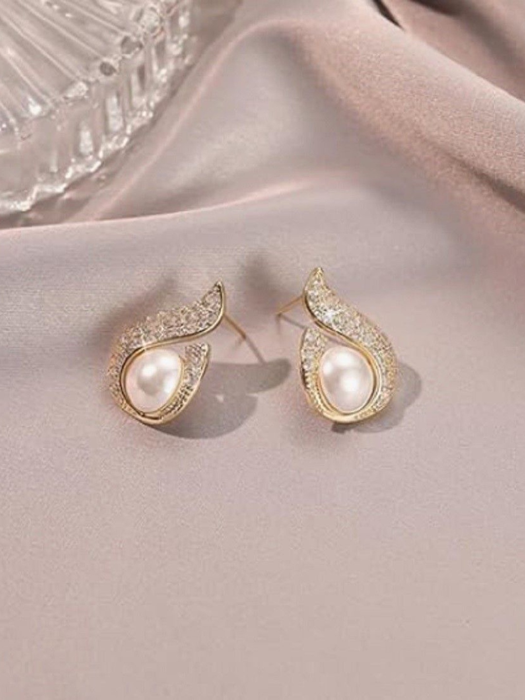 

M55 Contemporary Studs Earrings, Gold