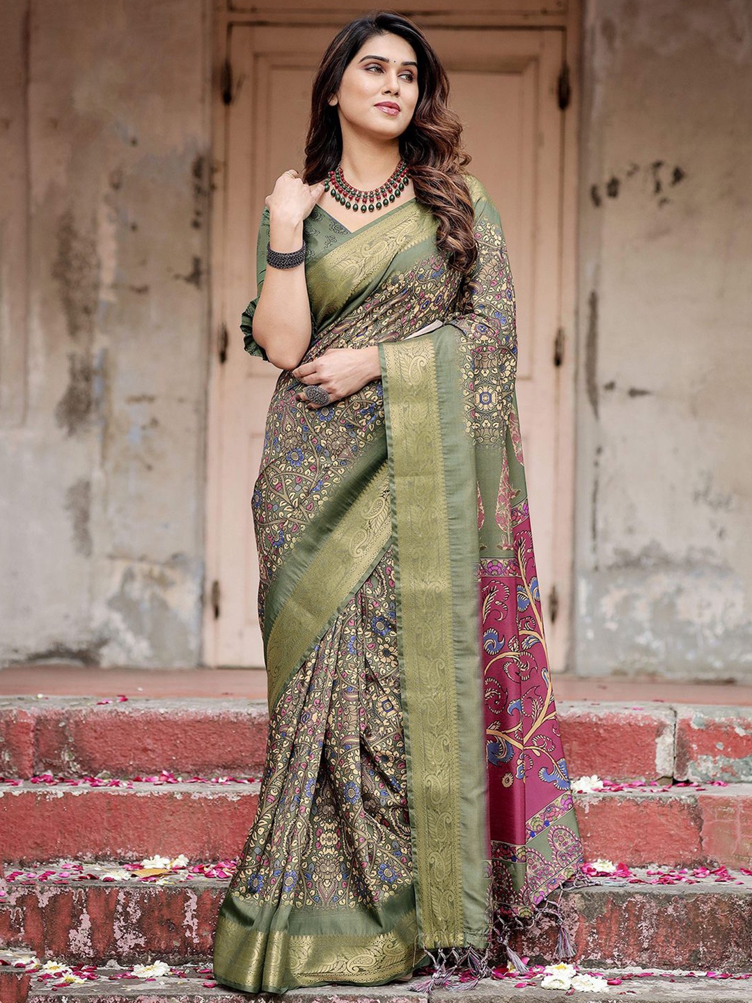 

DIVASTRI Kalamkari Zari Silk Blend Paithani Saree, Green
