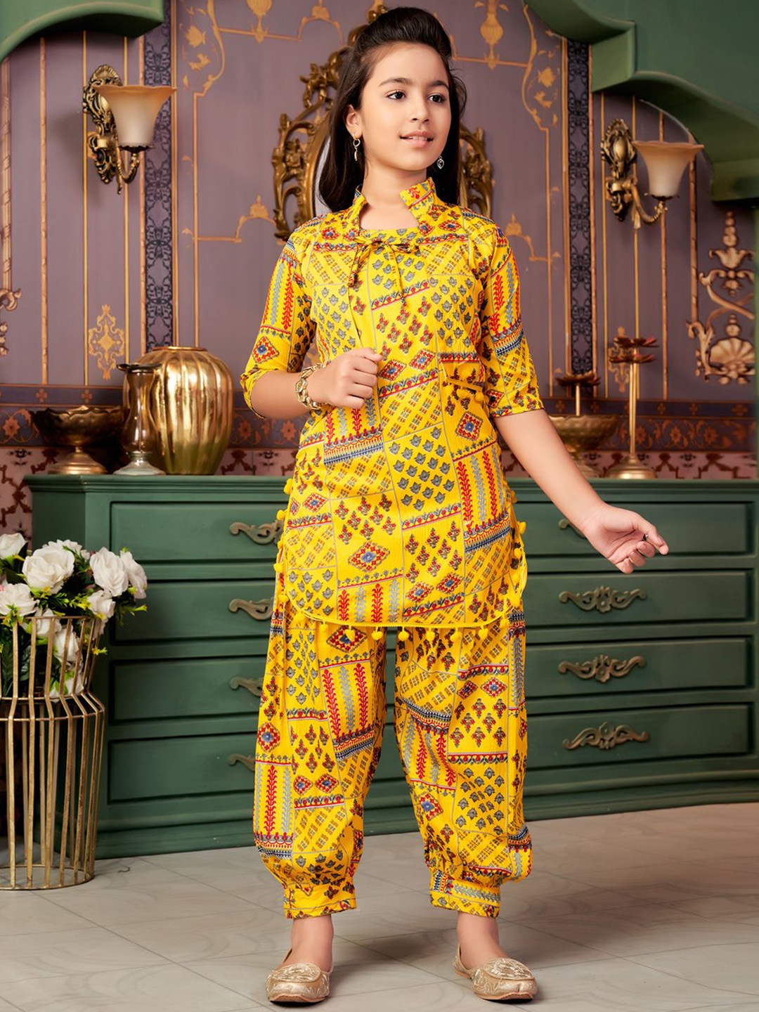 

Sangria Girls Floral Printed Kurti Patiala Set, Yellow