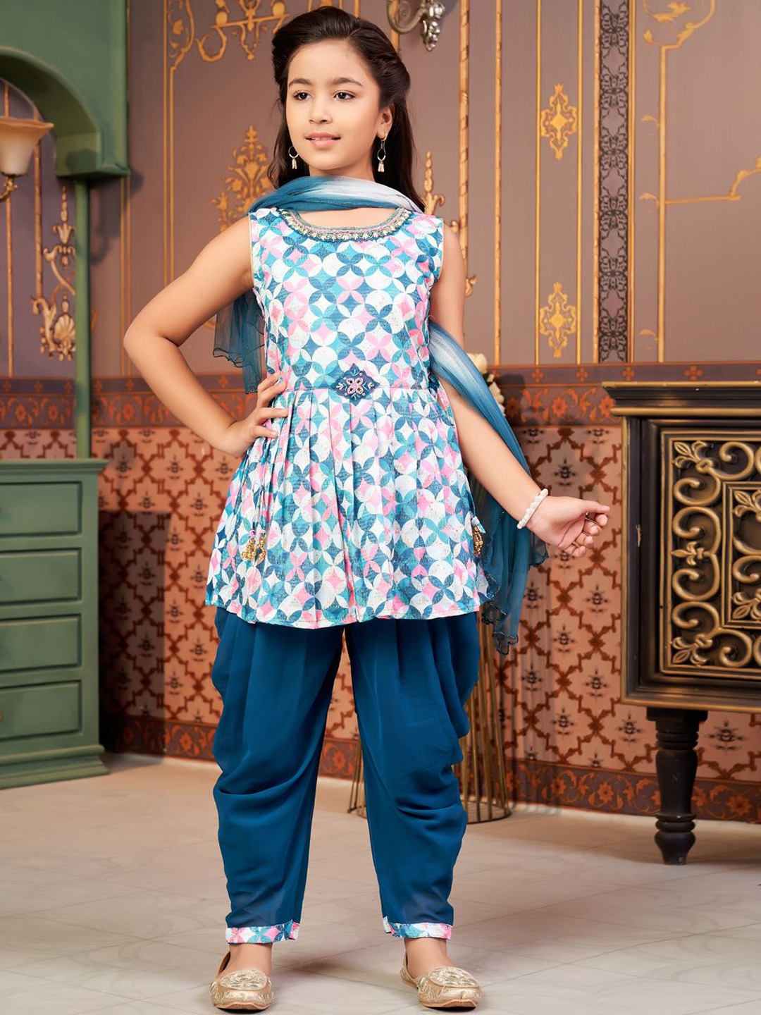 

Sangria Girls Embroidered Dhoti Kurta Set With Dupatta, Blue