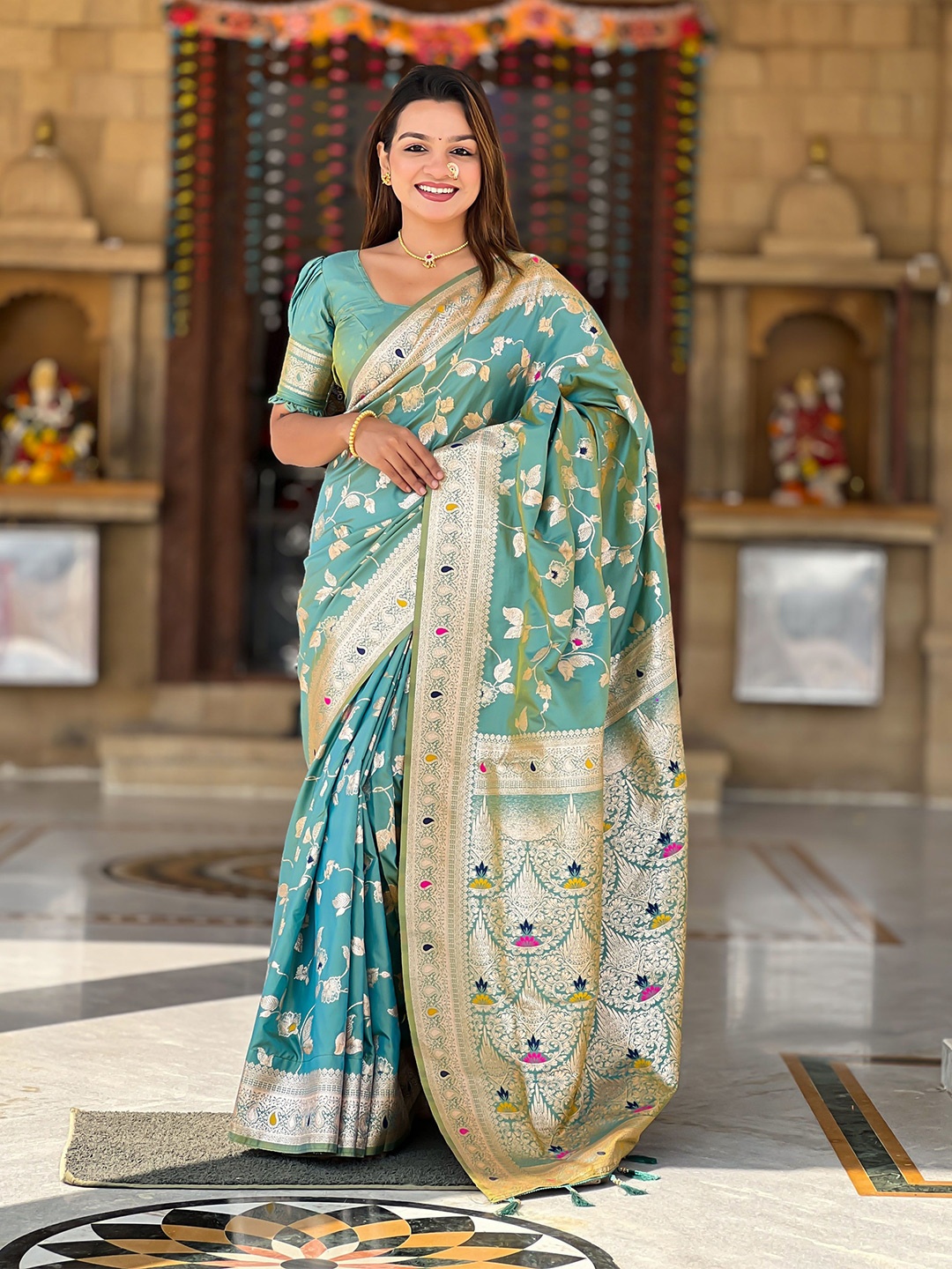 

Ekta Textiles Woven Design Zari Pure Silk Banarasi Saree, Green
