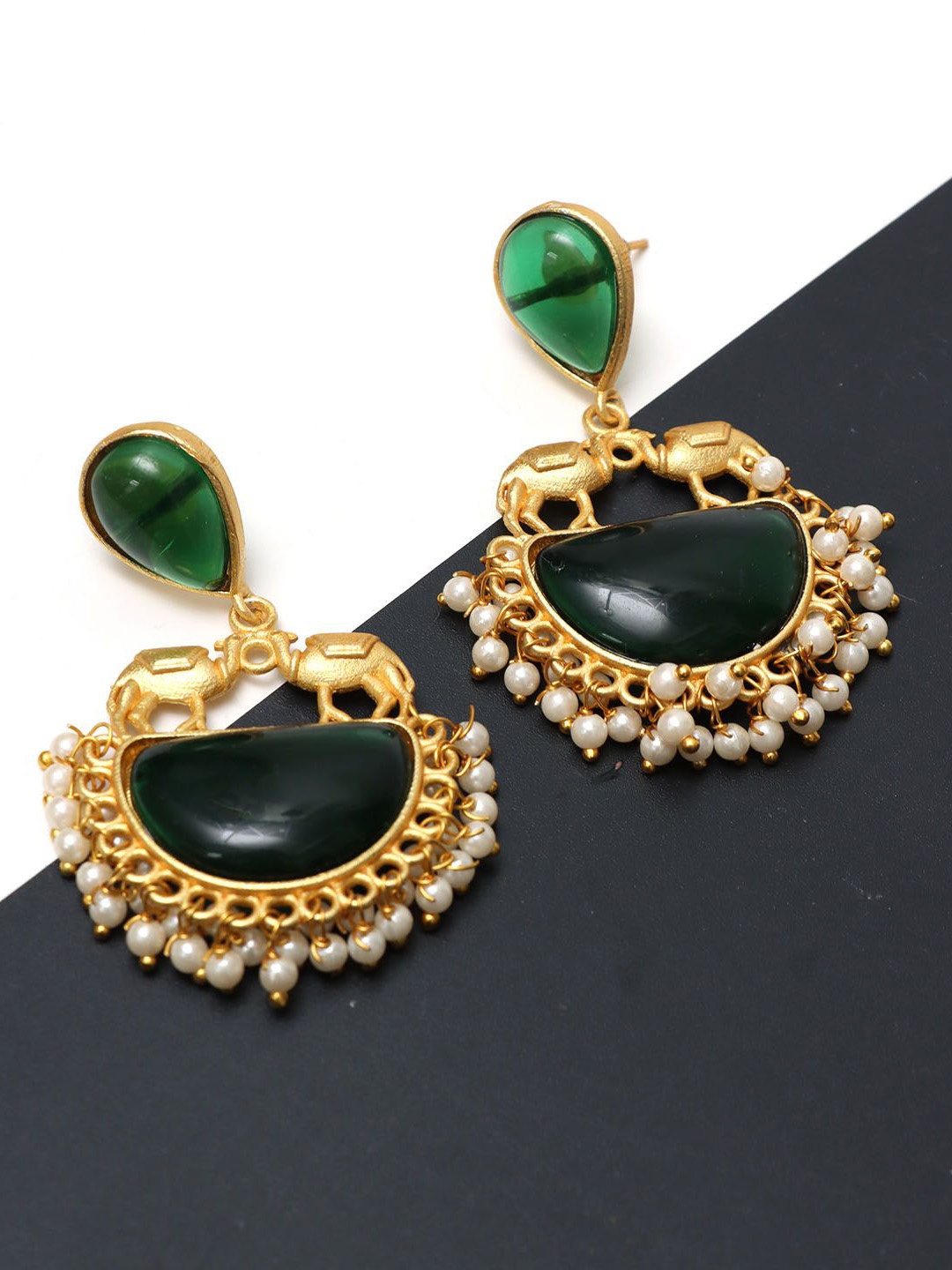 

Ozanoo Teardrop Shaped Jhumkas Earrings, Green