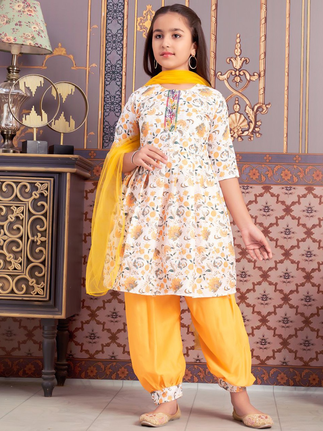 

BAESD Girls Floral Printed Panelled A-Line Kurta With Patiala & Dupatta, Yellow