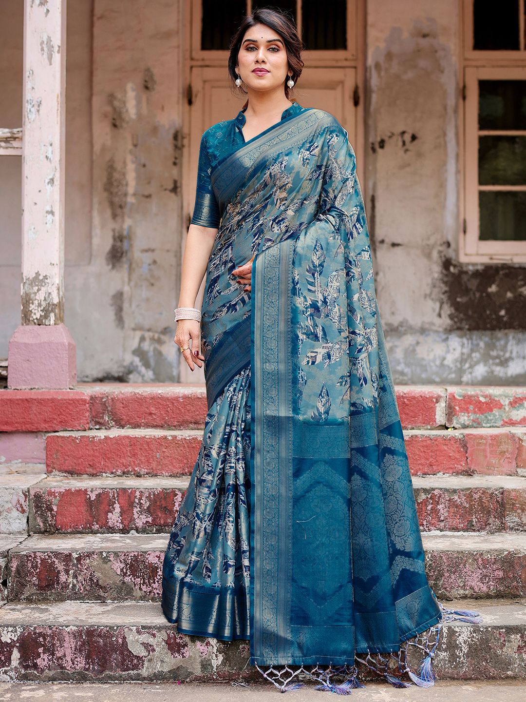 

DIVASTRI Floral Woven Design Zari Pure Silk Banarasi Saree, Blue