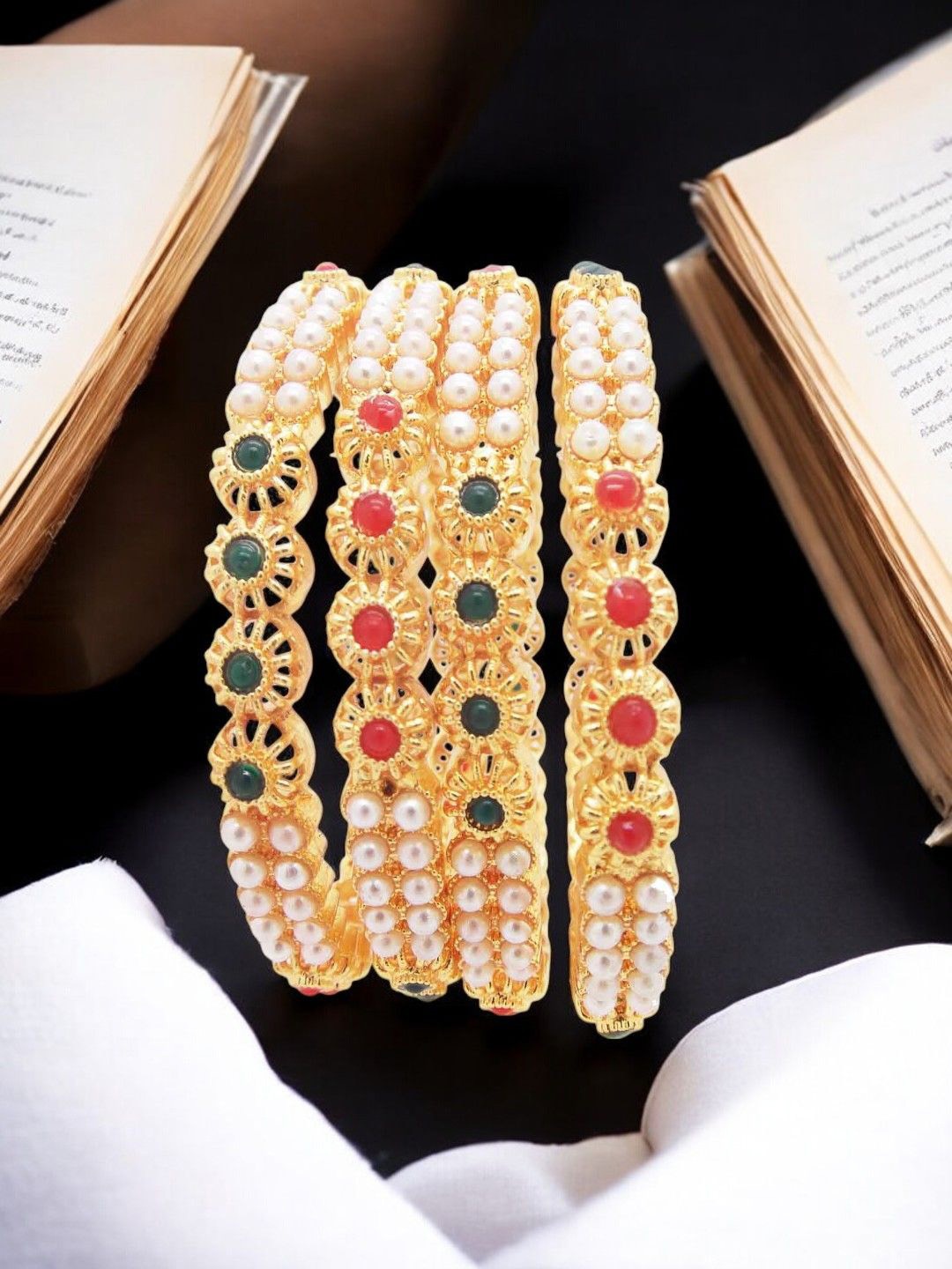 

FEMMIBELLA Set Of 4 Gold-Plated Stones & Beads Studded Bangles