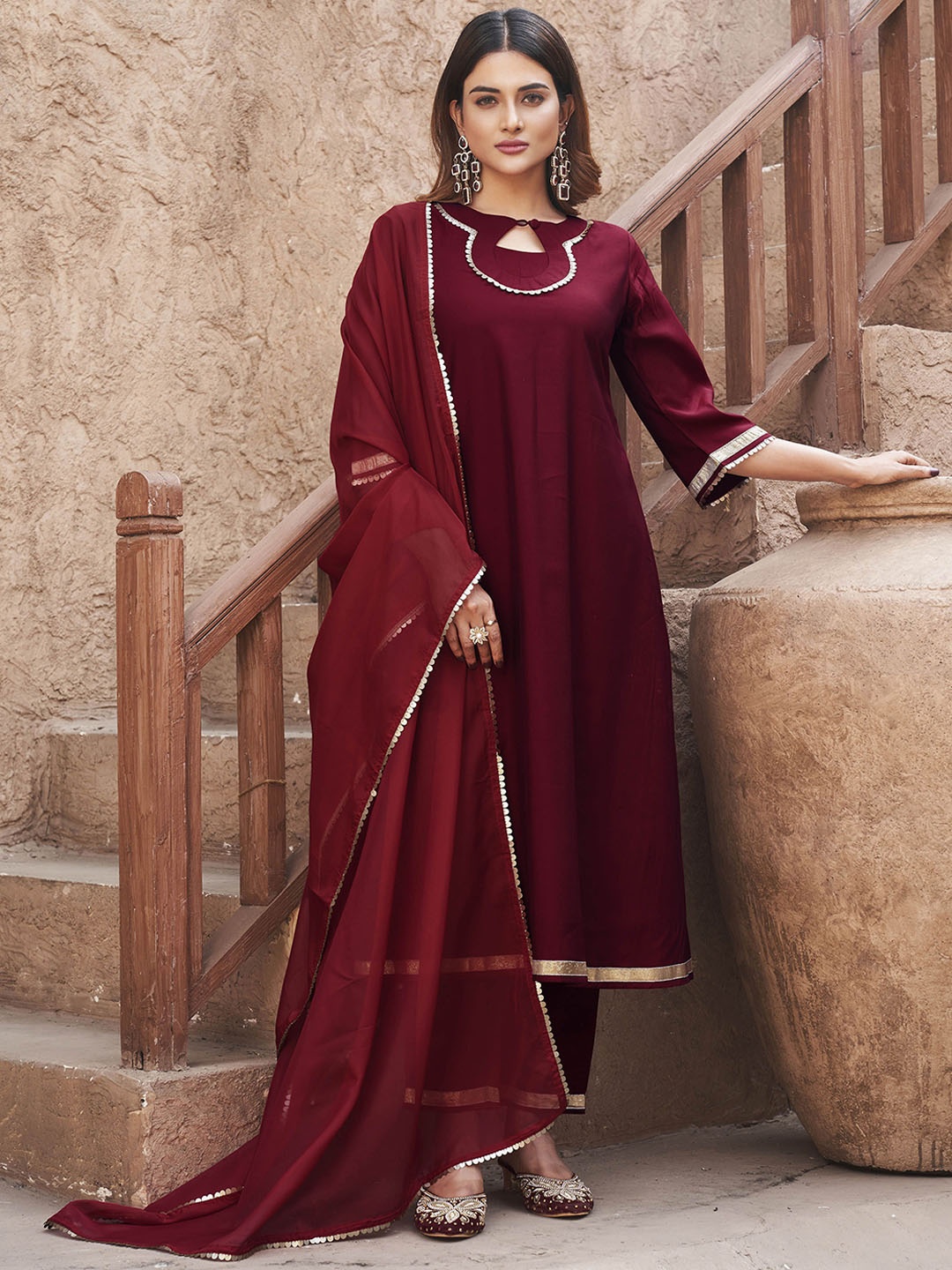 

Tikhi Imli Women Yoke Design Regular Sequinned Kurta with Trousers & With Dupatta, Maroon