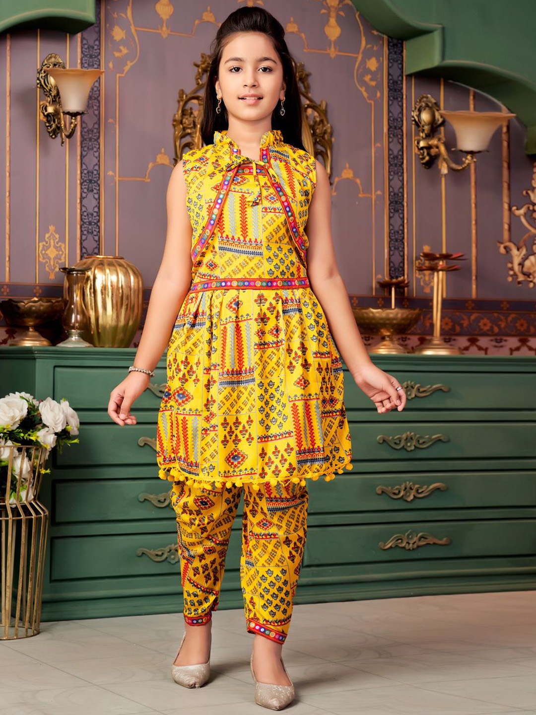 

Sangria Girls Floral Printed Kurti Patiala & Jacket Set, Yellow