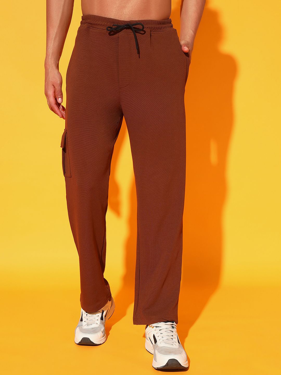 

GLITO Men Regular Fit Mid-Rise Cargo Track Pant, Brown