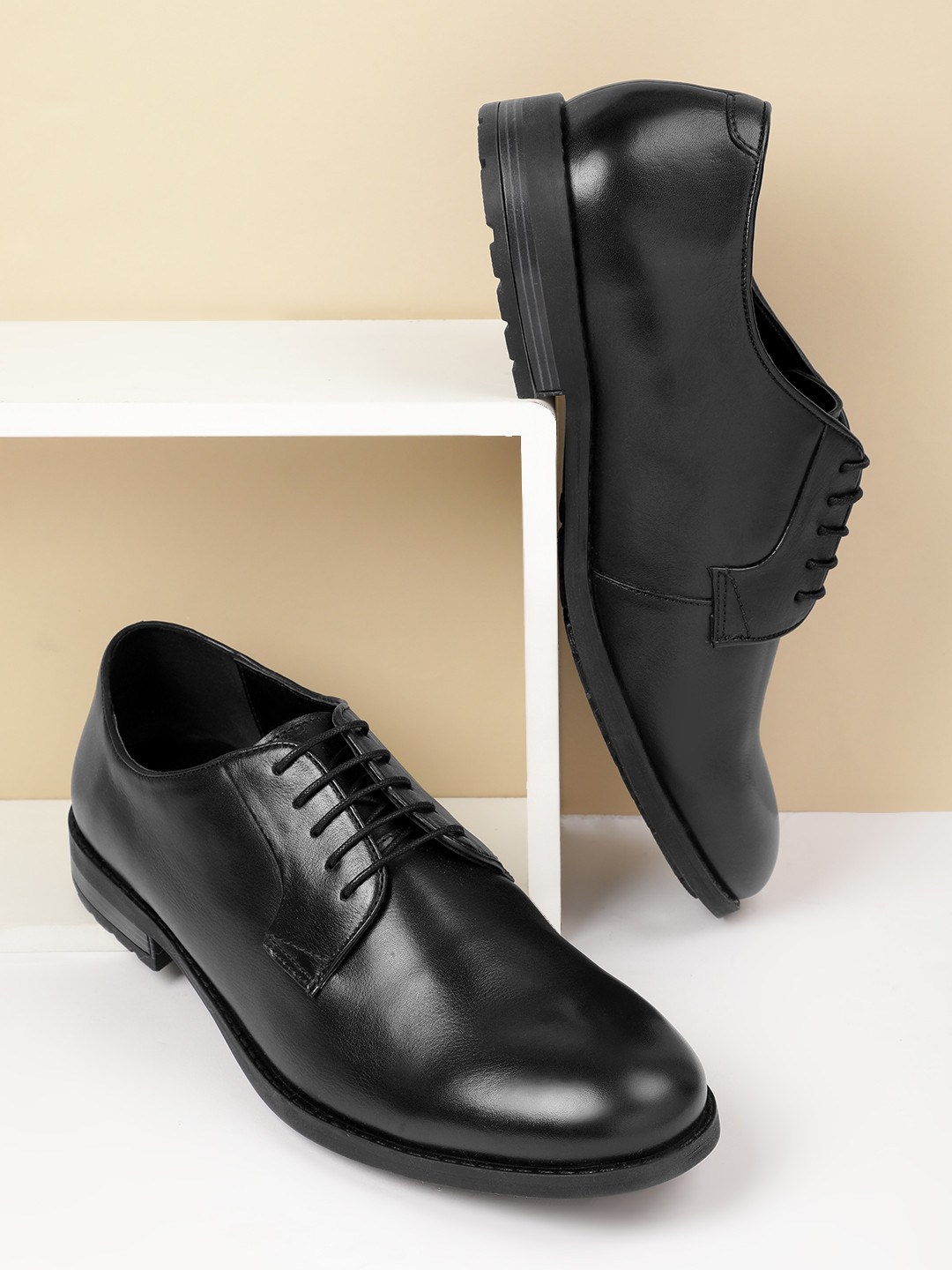 

Kenneth Cole Men Leather Round Toe Formal Derbys, Black