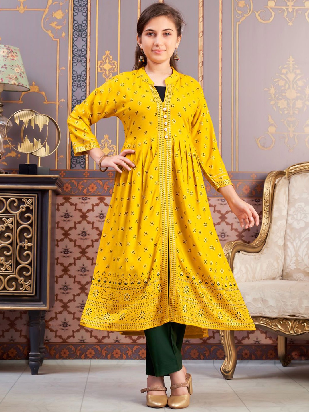 

BAESD Girls Floral Printed Mandarin Collar Kurta With Trousers, Yellow