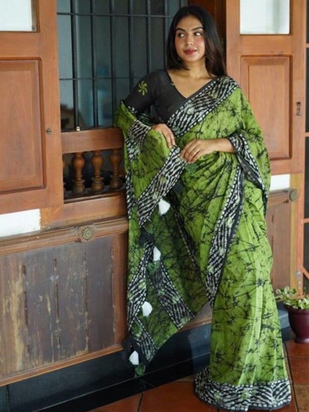 

K 5 Fashion Tie and Dye Pure Cotton Saree, Green