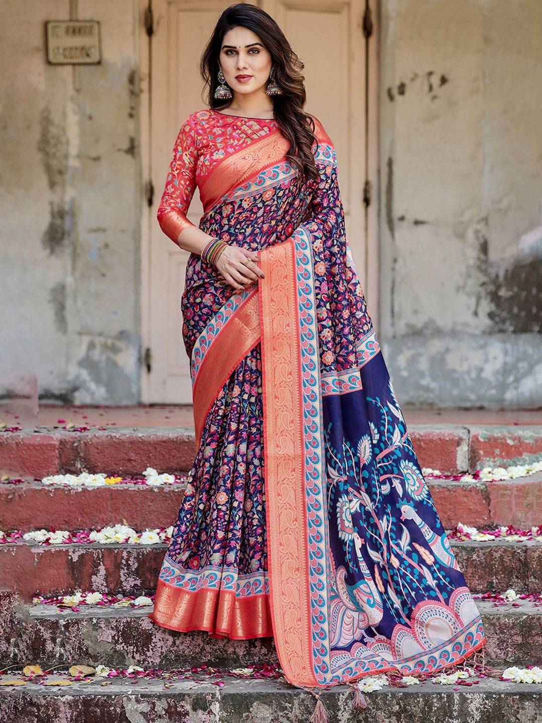 

DIVASTRI Floral Printed Woven Design Zari Paithani Saree, Navy blue