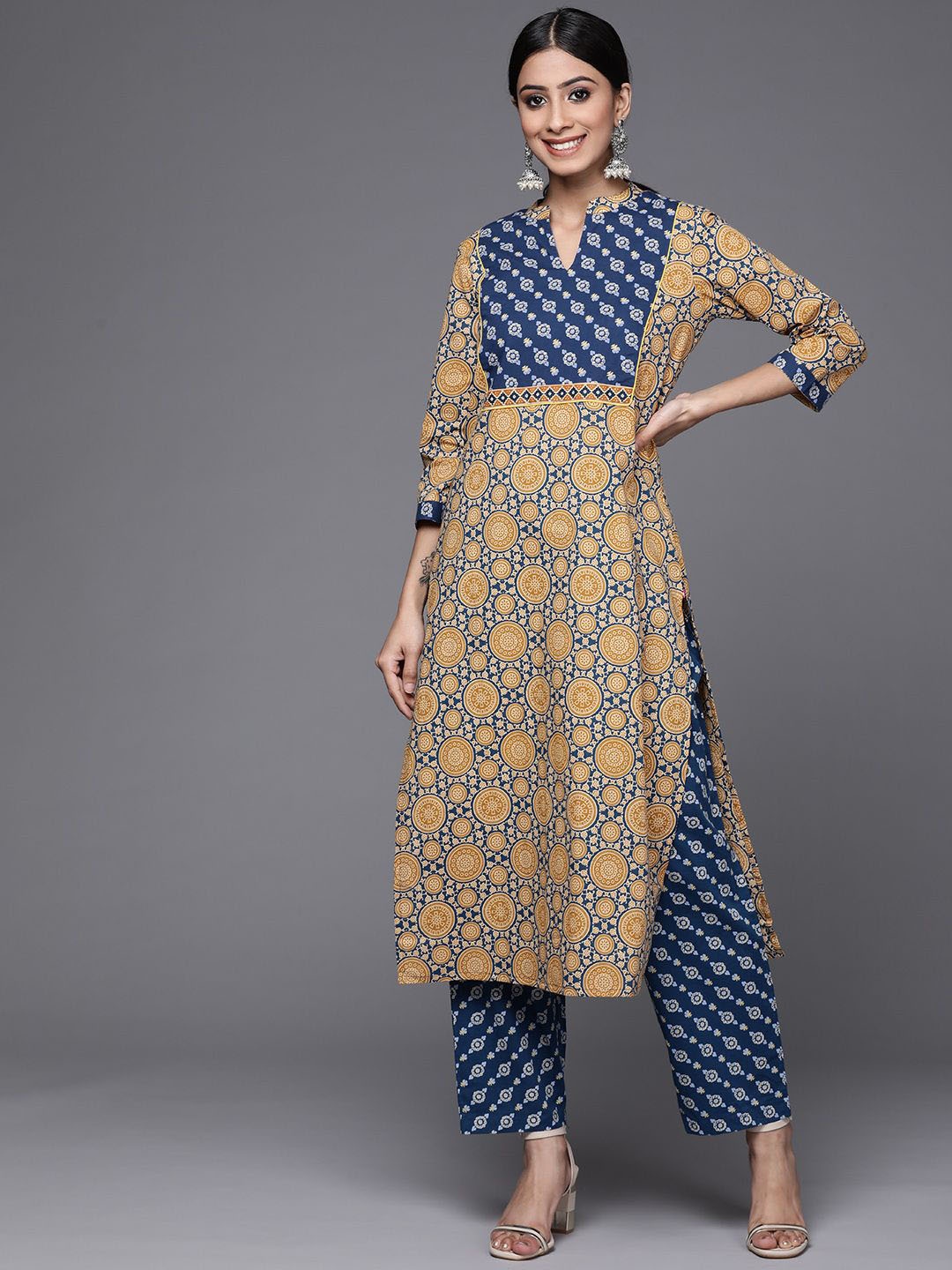 

DIVASTRI Women Bandhani Printed Regular Pure Cotton Kurta with Trousers, Blue