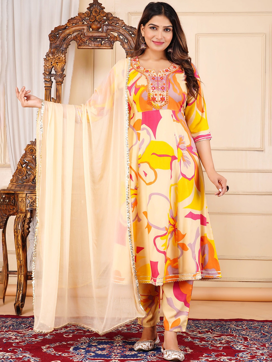 

JAYRA TEXTILE Women Floral Printed Tiered Thread Work Kurta with Trousers & With Dupatta, Cream