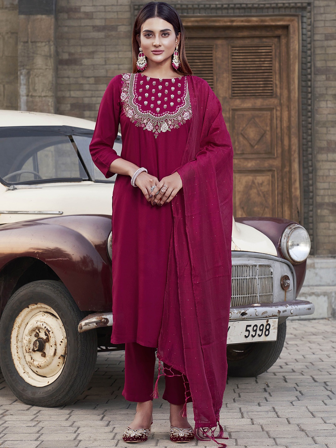 

Tikhi Imli Women Floral Embroidered Regular Thread Work Kurta with Trousers & With Dupatta, Fuchsia
