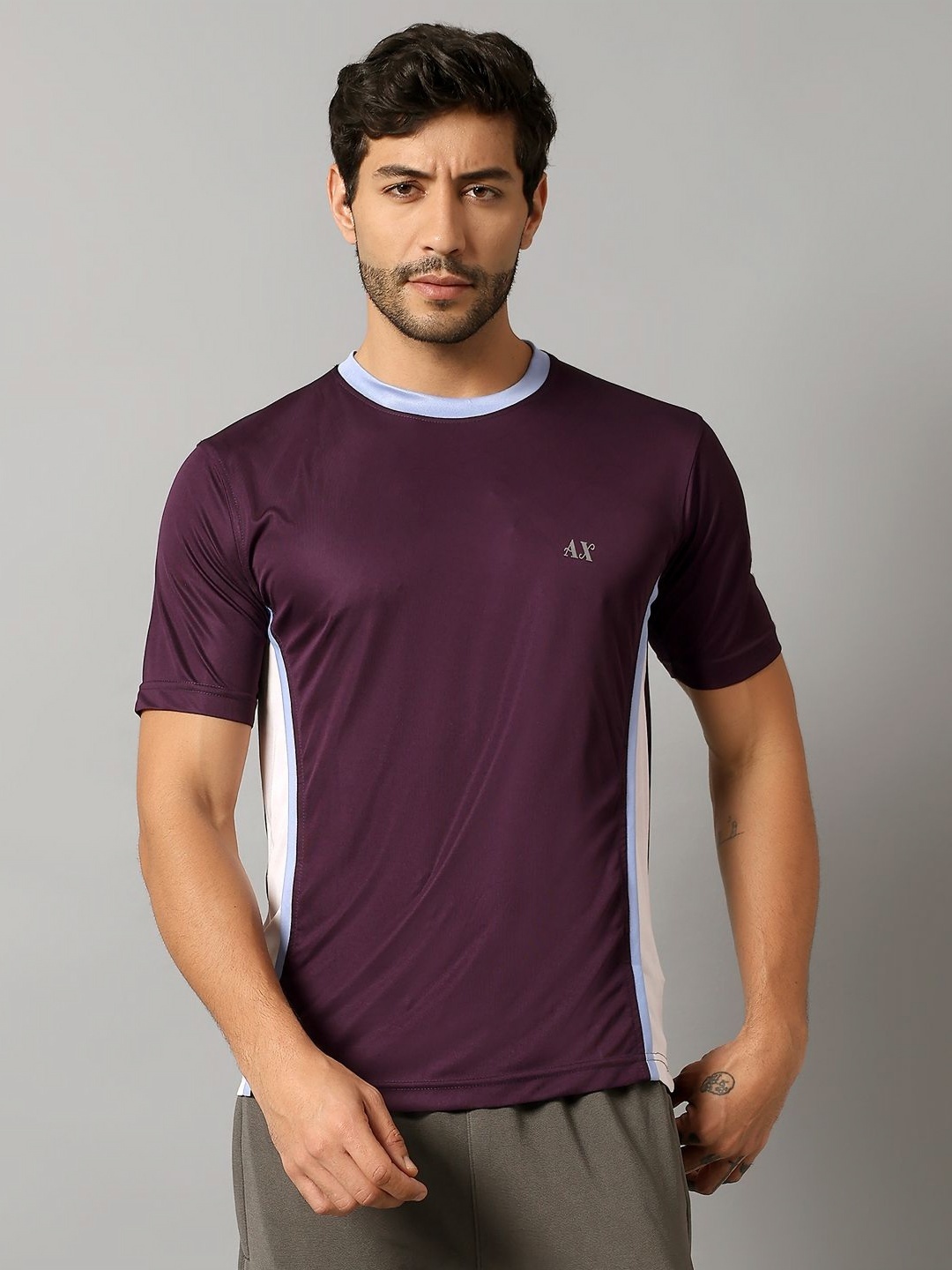

AUXAMIS Men Colourblocked Pockets T-shirt, Purple