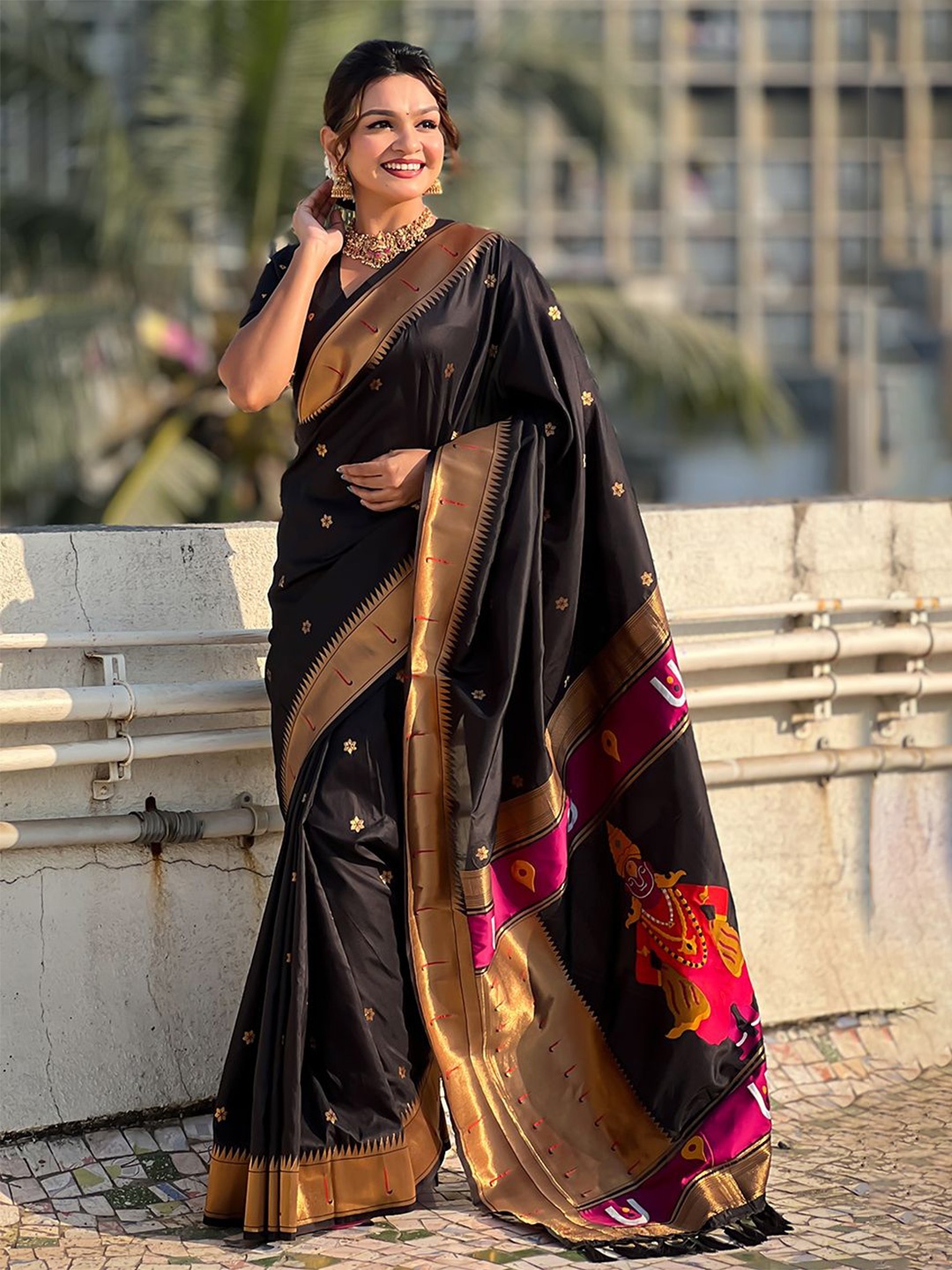 

HMP Fashion Woven Design Zari Pure Silk Paithani Saree, Black
