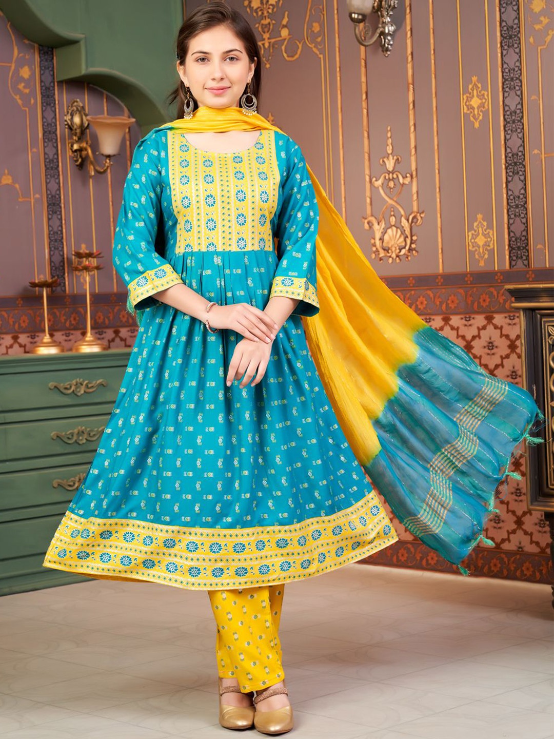 

BAESD Girls Ethnic Motifs Printed Flared Sleeves Thread Work Anarkali Kurta, Green