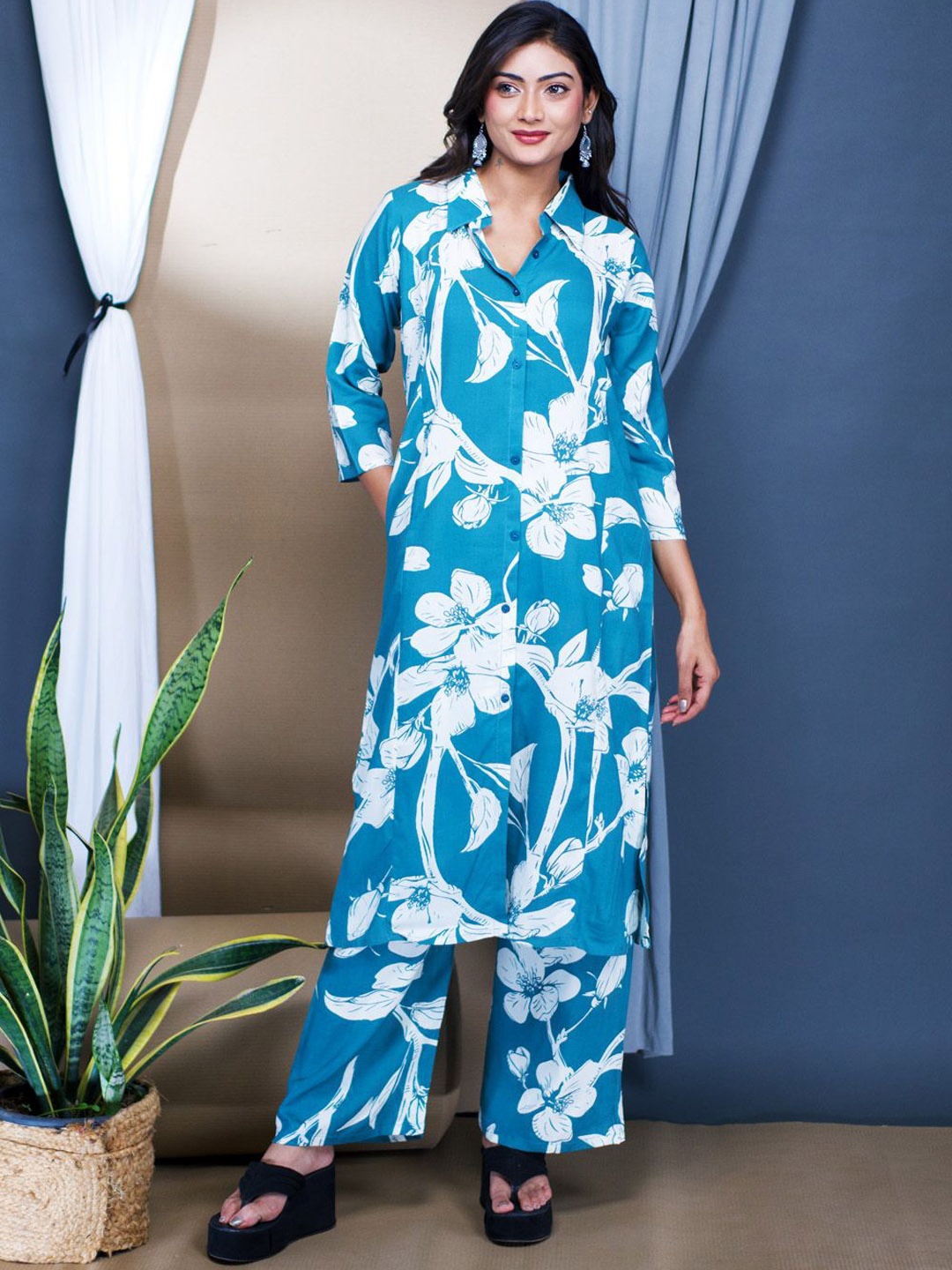 

The Kalakriti House Women Floral Printed Regular Liva Kurta with Palazzos, Teal