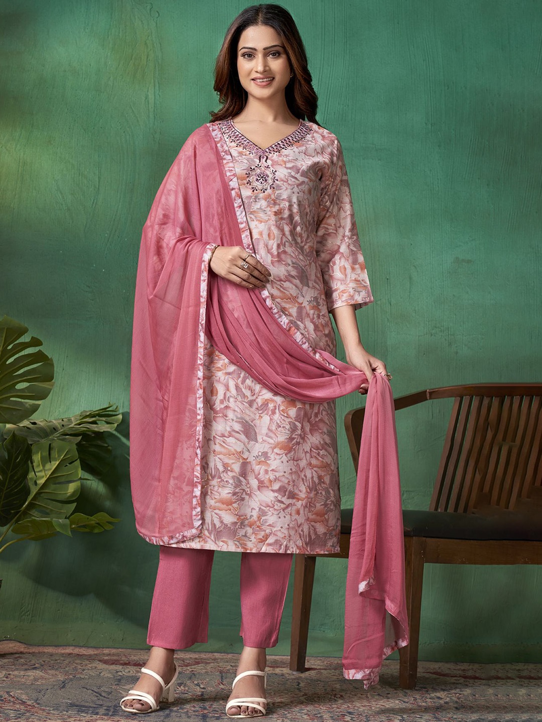 

DIVASTRI Women Embroidered Regular Beads and Stones Pure Cotton Kurta with Trousers & With Dupatta, Pink