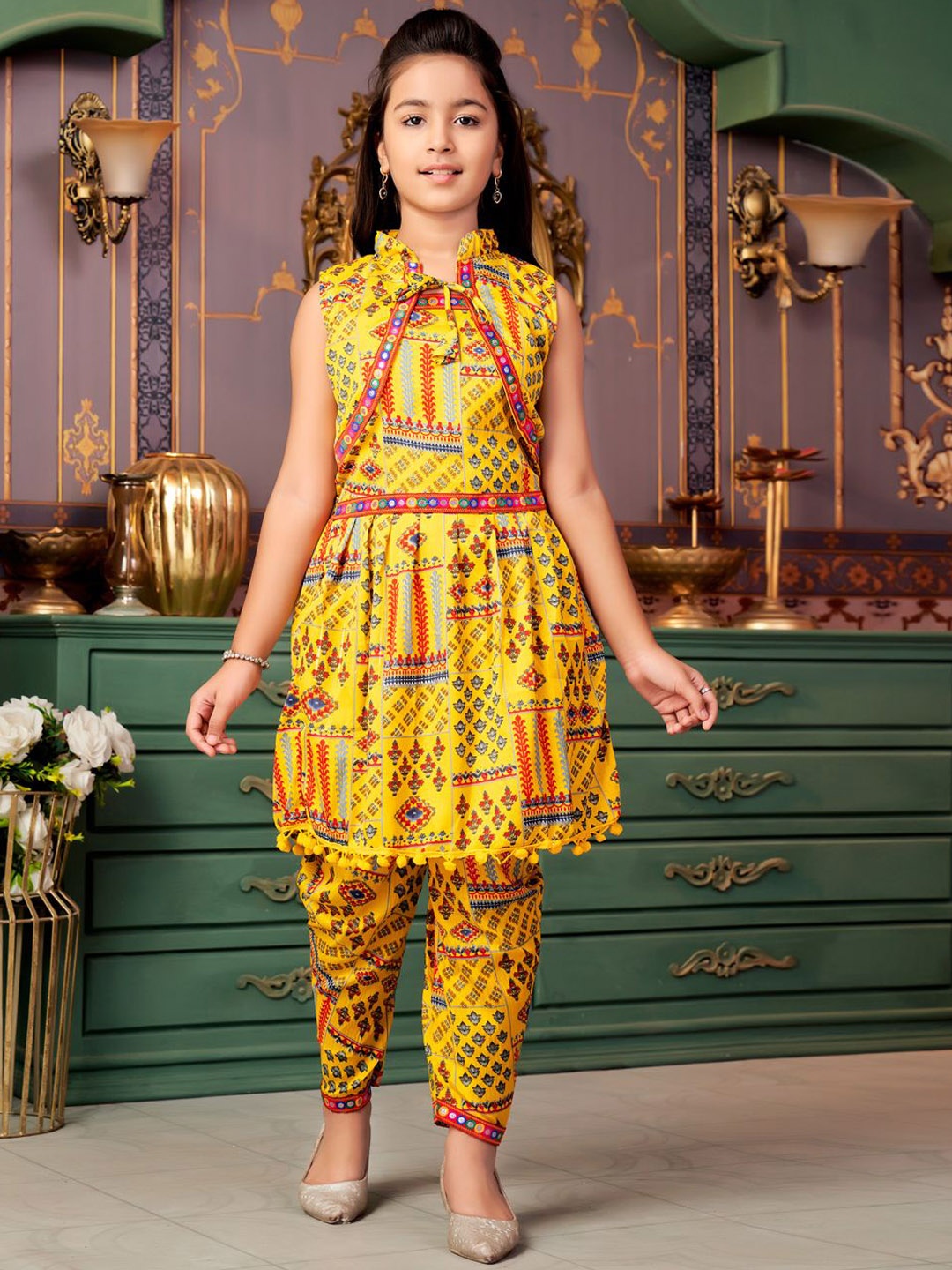 

Sangria Girls Print Kurti Patiala Set With Jacket, Yellow