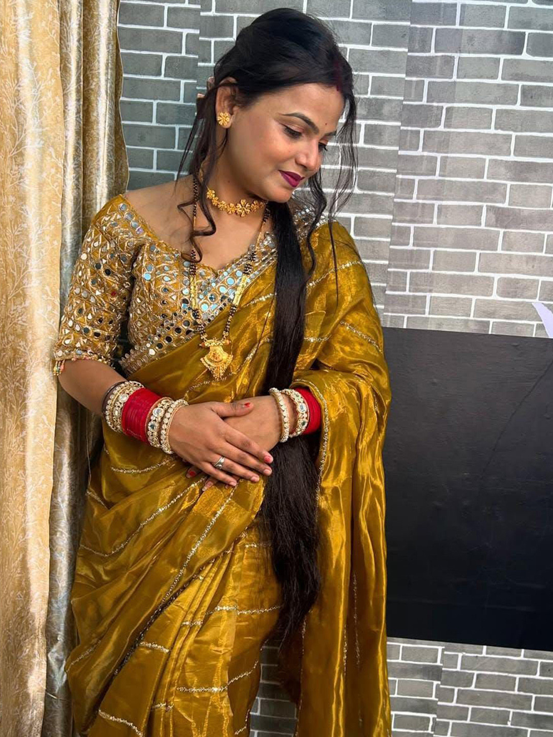 

MANSUBHA Striped Embroidered Banarasi Saree, Yellow