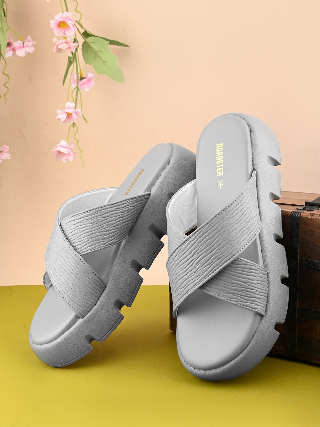 

The Roadster Lifestyle Co Women Criss-Cross Open Toe Flats, Grey