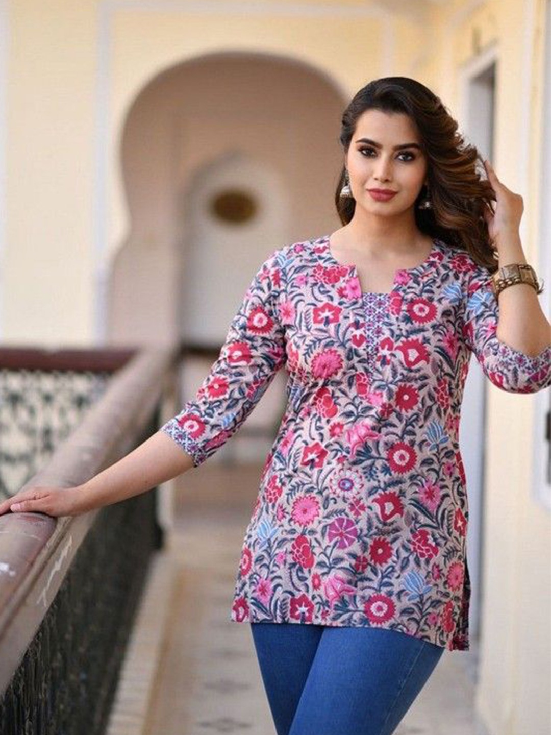 

Kairab Floral Printed Round Neck Straight Short Kurti, Purple