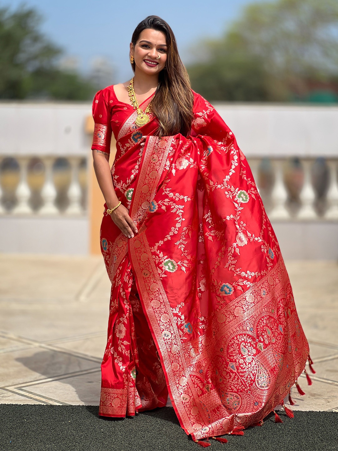 

Ekta Textiles Woven Design Zari Pure Silk Banarasi Saree, Red