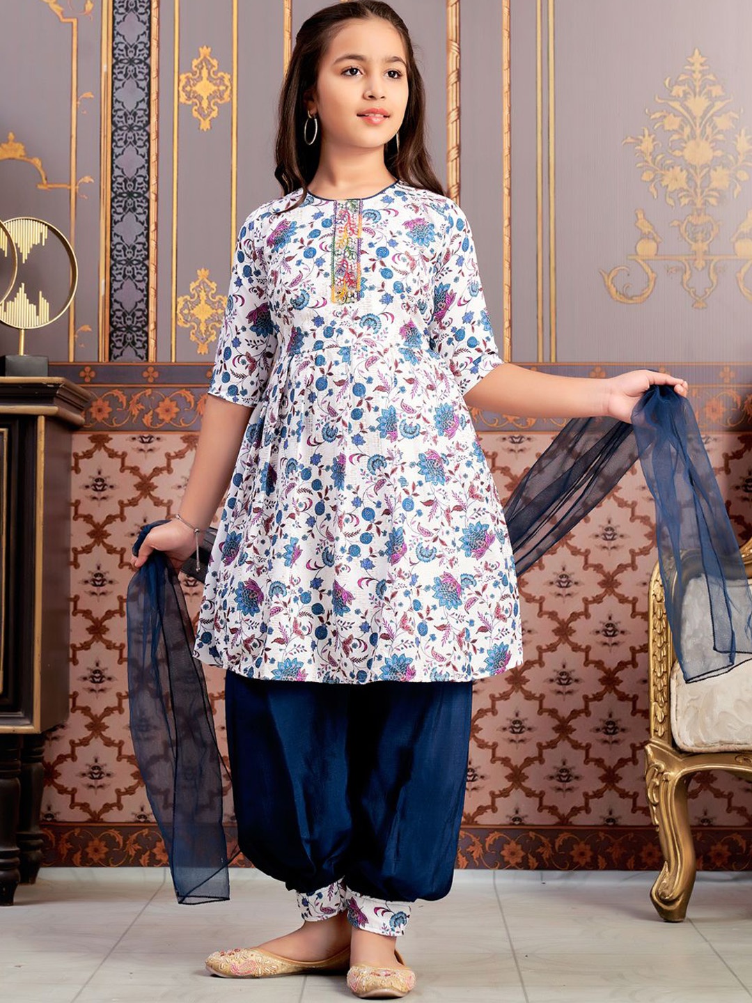

BAESD Girls Floral Printed Regular Kurta with Patiala, Turquoise blue