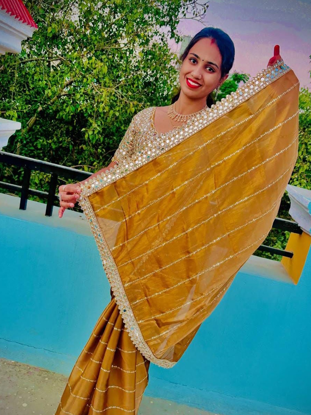 

MANSUBHA Striped Embroidered Banarasi Saree, Yellow