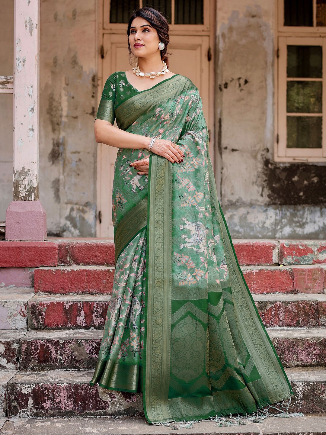 

DIVASTRI Woven Design Zari Pure Silk Kanjeevaram Saree, Green