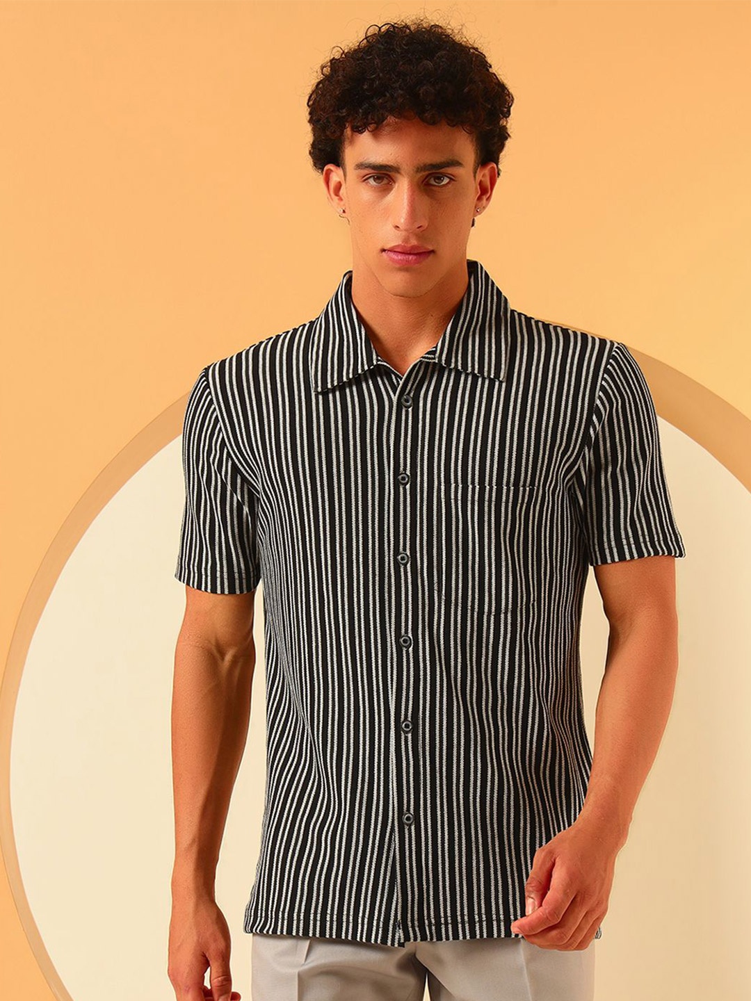 

GLITO Men Multi Stripes Opaque Striped Casual Shirt