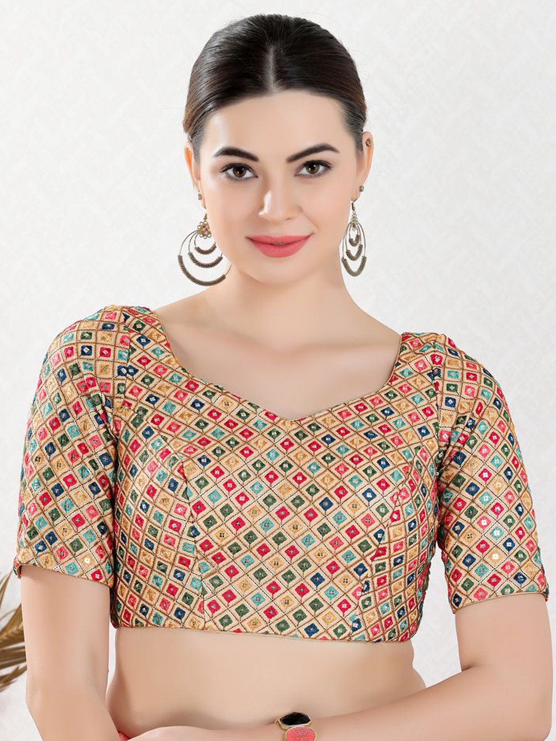 

VAMAS - THE DESIGNER BLOUSES Sq\equinned Embroidered Sweetheart Neck Padded Saree Blouse, Gold